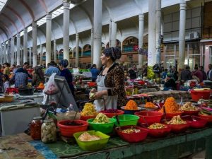 پنجشنبه بازار خجند، یکی از معروف‌ترین بازارهای آسیای مرکزی، در سال ۱۹۶۴ در شهر خجند احداث شد. این بازار سرپوشیده با معماری دوران شوروی، به مرکز تجارت و کانون اقتصادی شهر خجند و شمال تاجیکستان تبدیل شده است.